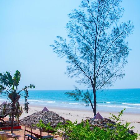 Ampazony Oasis Lodge Mahajanga Buitenkant foto