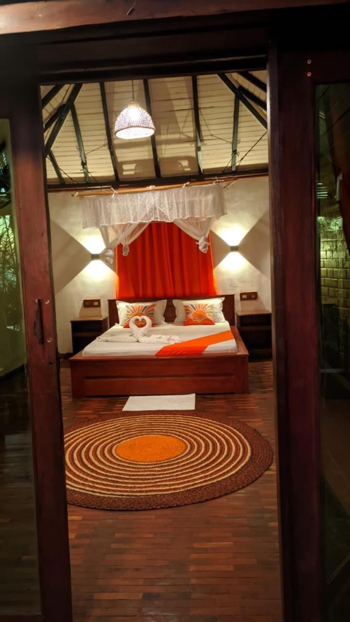 Ampazony Oasis Lodge Mahajanga Buitenkant foto