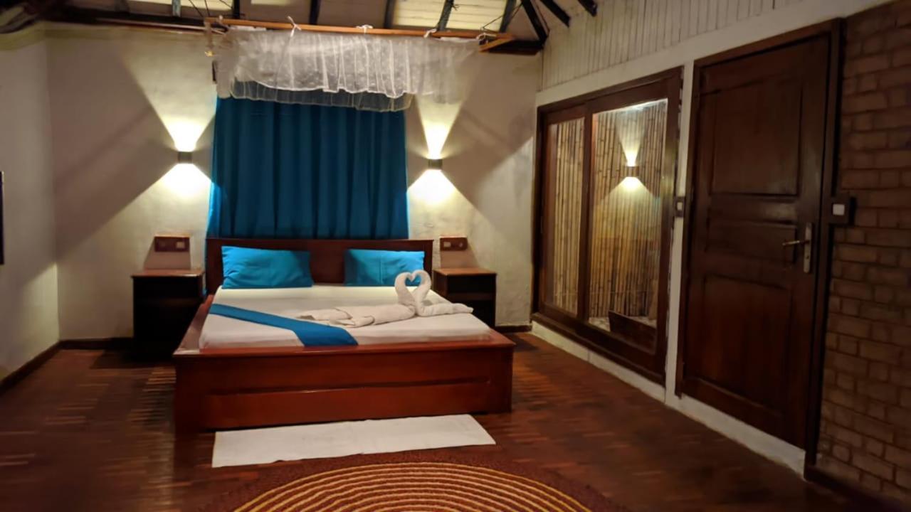 Ampazony Oasis Lodge Mahajanga Buitenkant foto