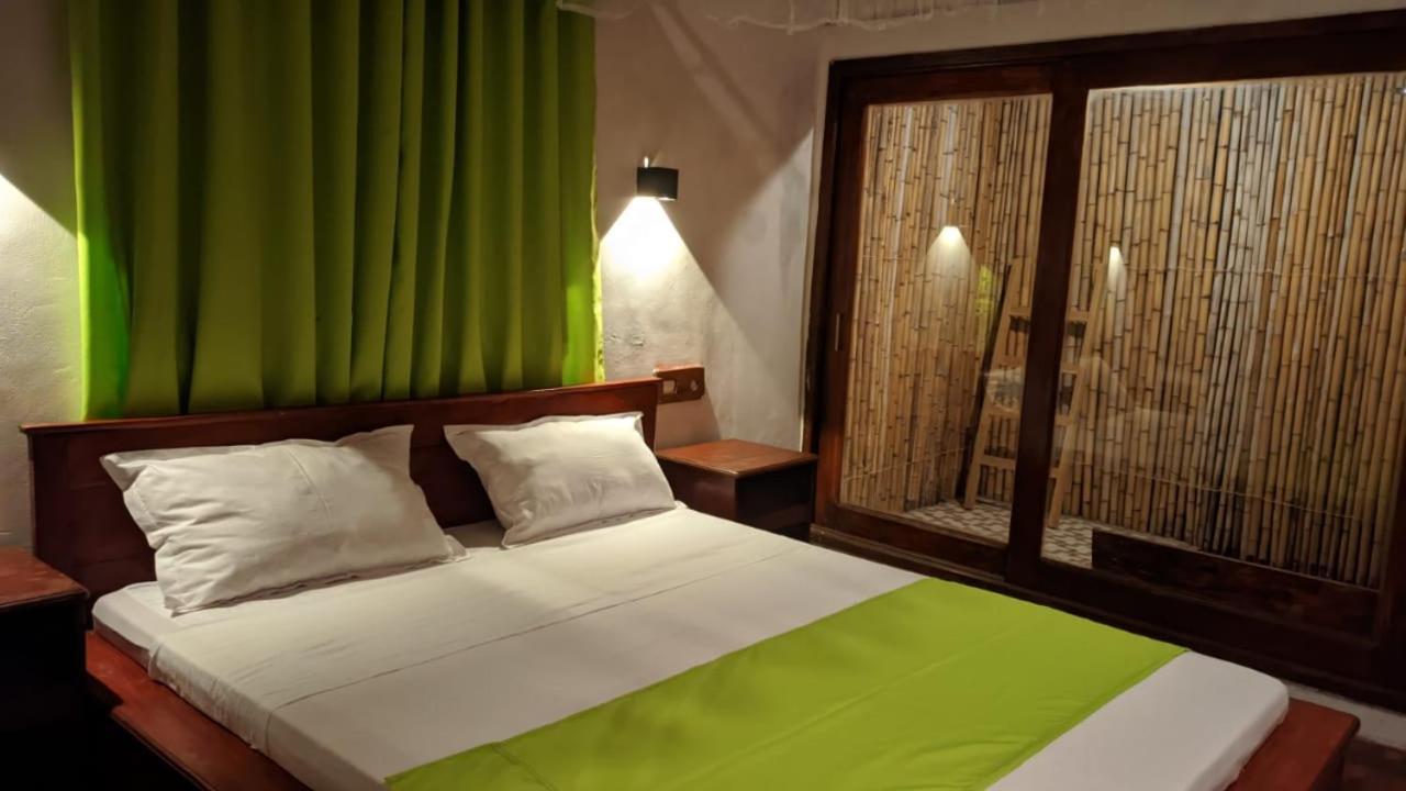 Ampazony Oasis Lodge Mahajanga Buitenkant foto