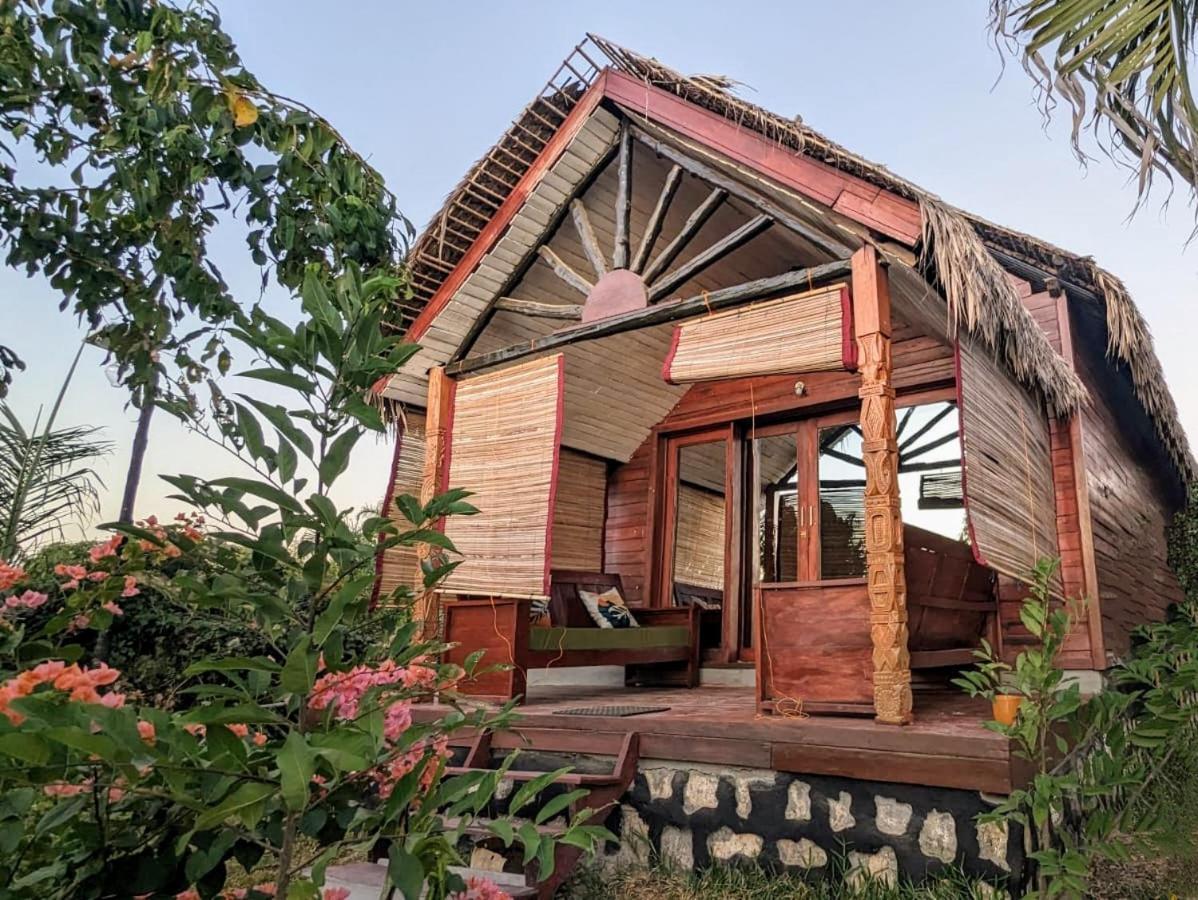 Ampazony Oasis Lodge Mahajanga Buitenkant foto