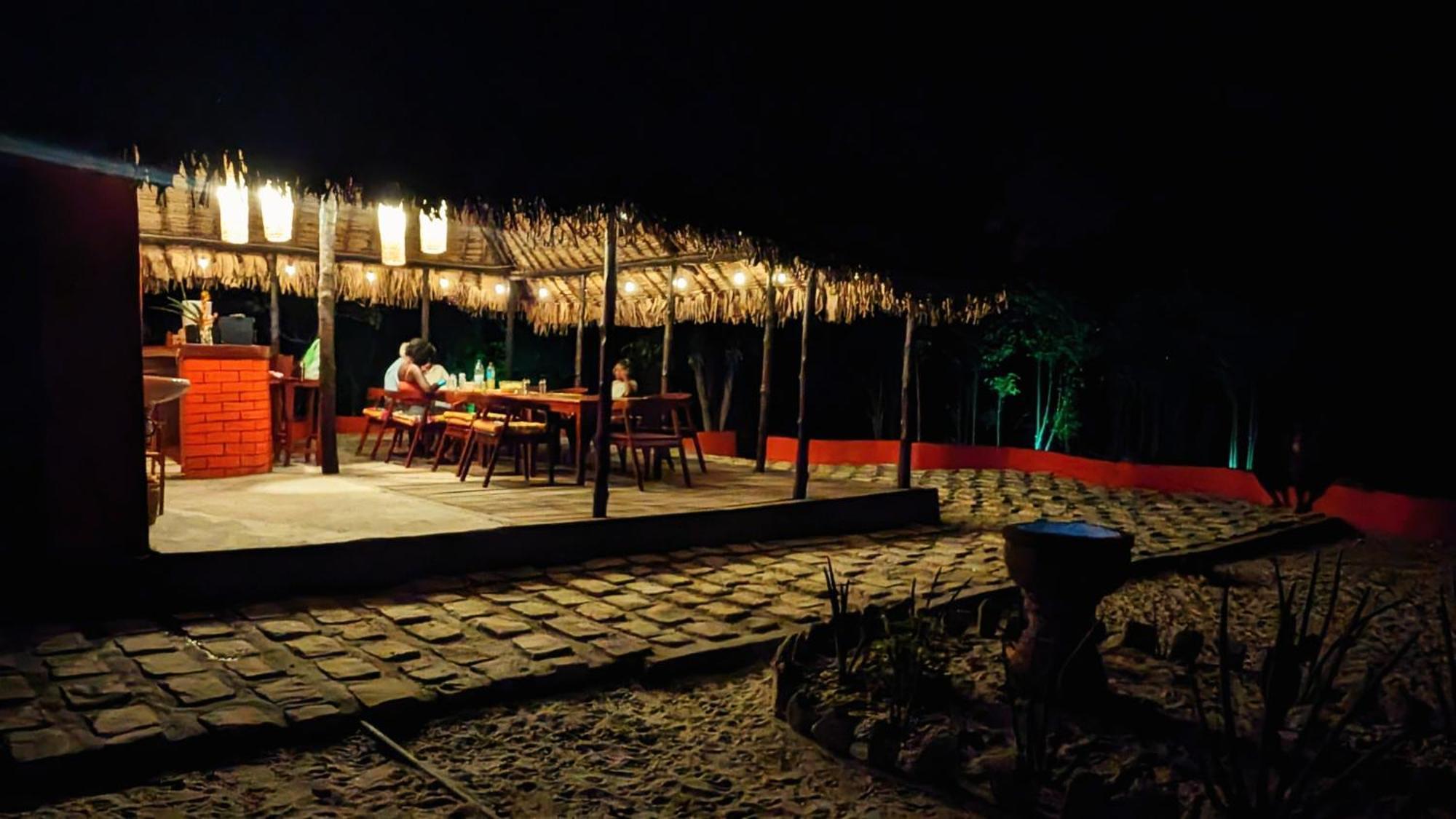 Ampazony Oasis Lodge Mahajanga Buitenkant foto