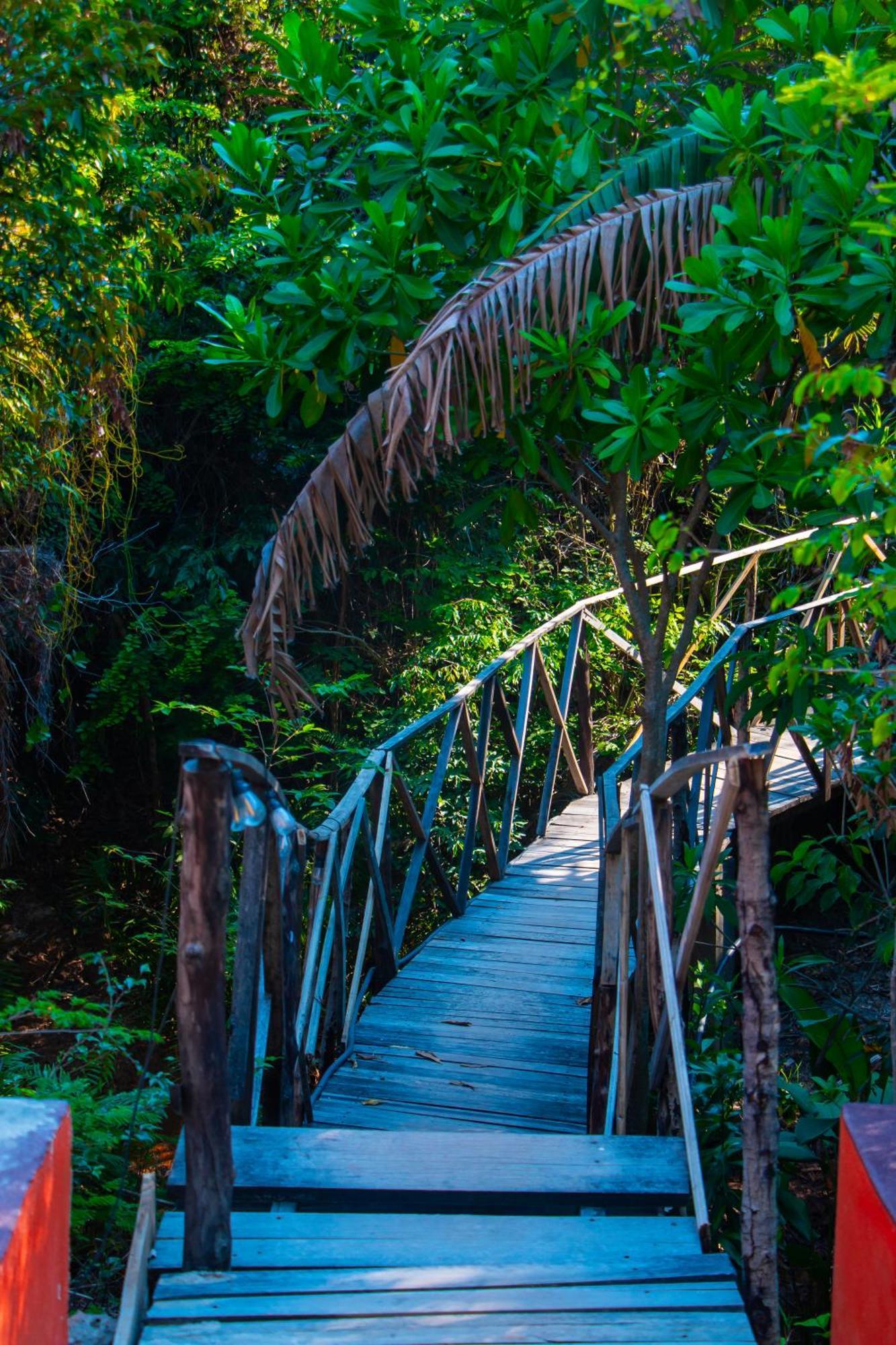 Ampazony Oasis Lodge Mahajanga Buitenkant foto