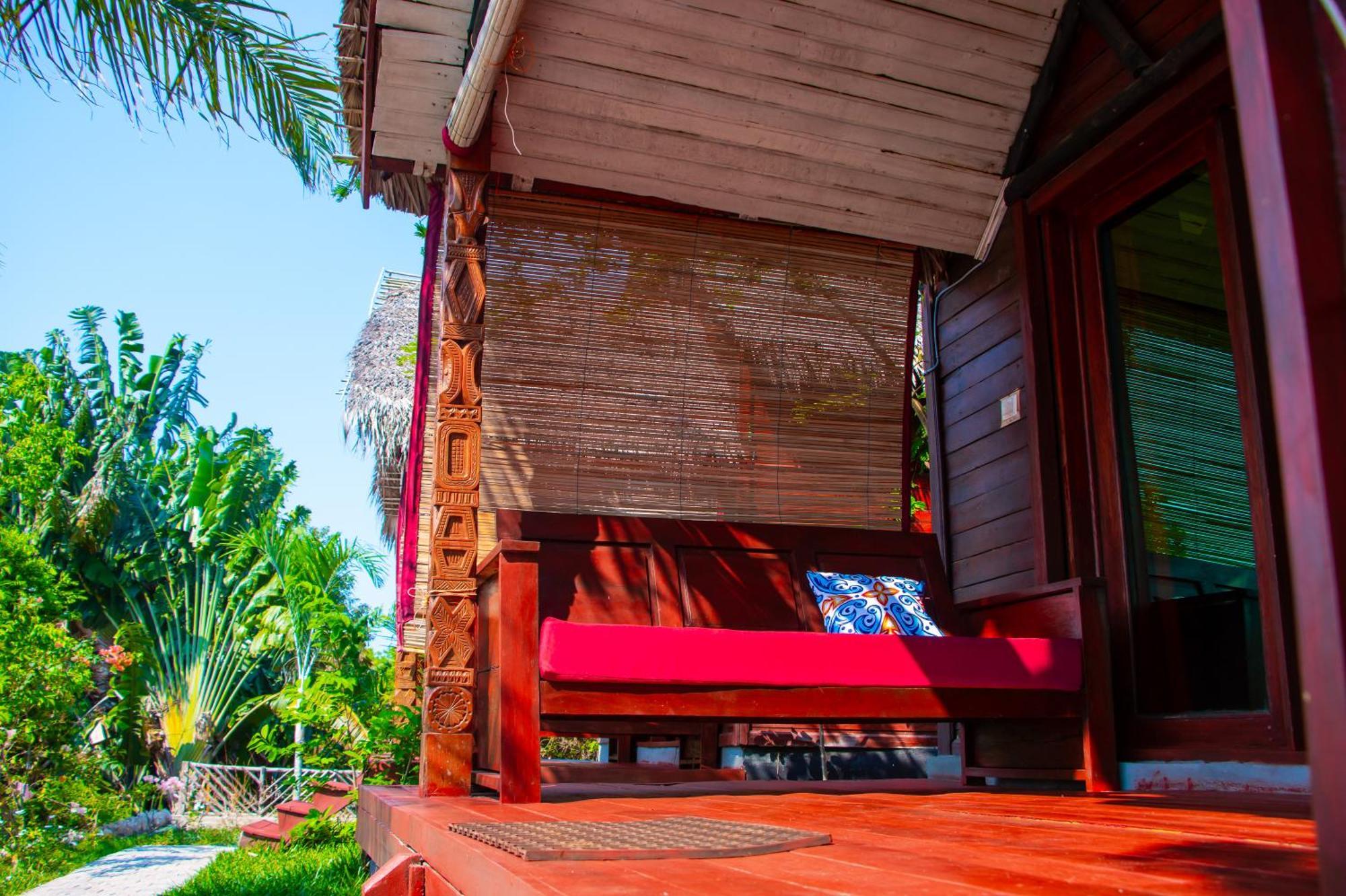 Ampazony Oasis Lodge Mahajanga Buitenkant foto